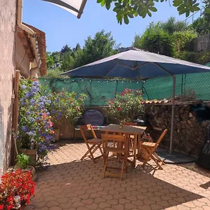 appartement-t1-neuf-dans-villa-avec-piscine.fr-provencehotel.com/